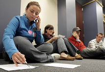 Students_studying_while_distracted_by_technology